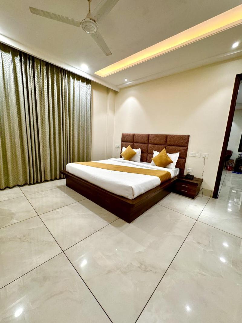 Prism Grand Hotel Zirakpur Exterior photo