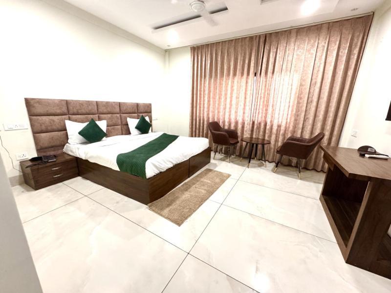 Prism Grand Hotel Zirakpur Exterior photo