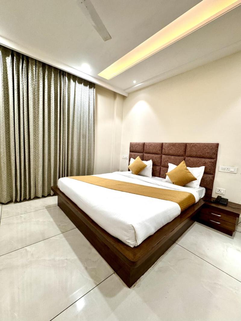 Prism Grand Hotel Zirakpur Exterior photo